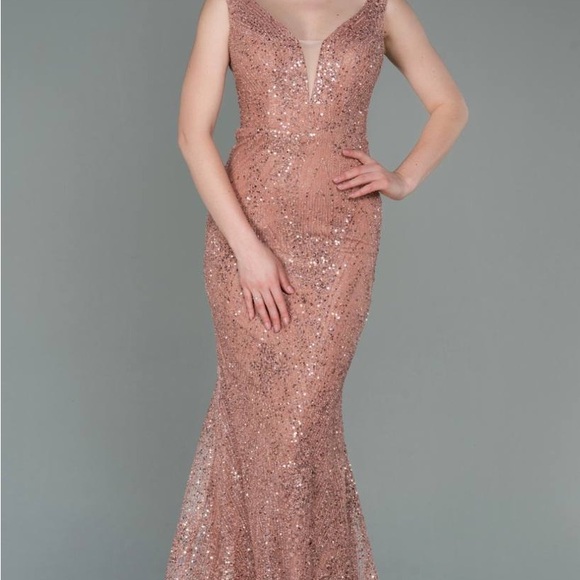 Dresses for anything - Picture 3 of 3